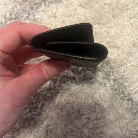 Louis Vuitton Black Epi Key Holder - Picture 7 of 10